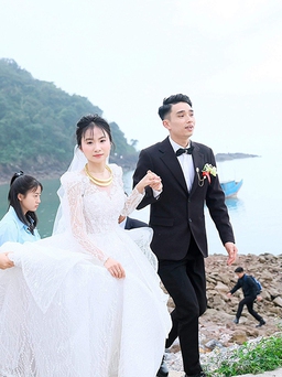 Lan tỏa trên mạng xã hội: Thú vị đám cưới rước dâu bằng tàu cao tốc
