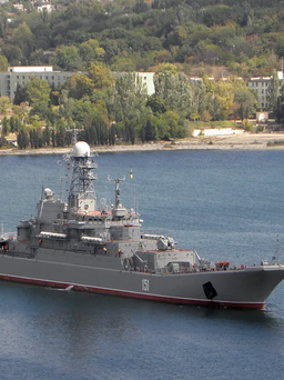 Chiến sự Ukraine ngày 760: Tàu chiến Nga trúng tên lửa, nóng ở biên giới Ba Lan