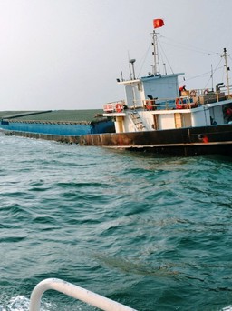 Tàu hàng chở gần 3.000 tấn xi măng gặp nạn trên vùng biển Cù Lao Chàm