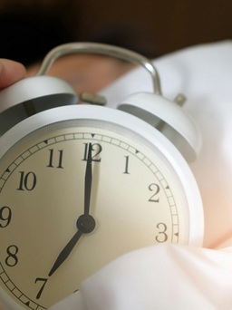 Trằn trọc nhiều giờ, làm sao để dễ ngủ?
