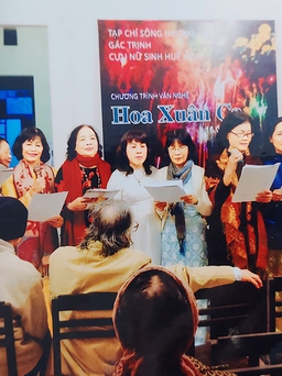 Để gió cuốn đi: Những cựu nữ sinh mê hát nhạc 'anh Sơn'