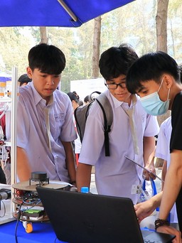 Hơn 3.000 học sinh phổ thông thích thú trải nghiệm TDTU Open Day 2024