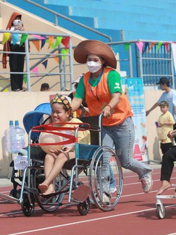 Hàng trăm thanh thiếu niên khuyết tật tham gia ngày hội 'thể thao thân thiện'