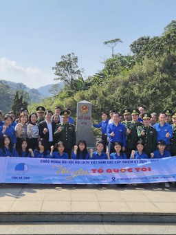 Tuổi trẻ Hà Tĩnh tổ chức chương trình Tháng ba biên giới tại cột mốc biên cương