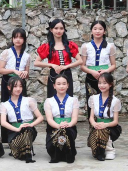 Lan tỏa trên mạng xã hội: Cô gái dạy nhảy miễn phí cho trẻ em vùng cao
