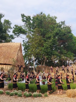Đặc sắc lễ hội 'Đăk Hà ngày mùa' tại cổng rừng đặc dụng Đăk Uy