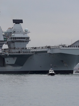 Thiếu tiền, thiếu người, hải quân Anh có bán tàu sân bay mới?