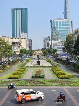 Công viên tượng đài Chủ tịch Hồ Chí Minh trước UBND TP.HCM thay 'áo mới' đẹp hơn