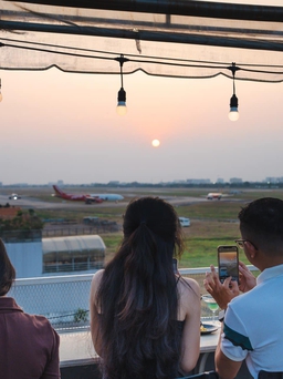 Các quán cà phê ngắm máy bay cực xịn sò tại Sài Gòn