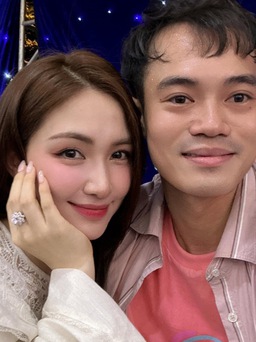 Hòa Minzy nói rõ tin đồn hẹn hò cầu thủ Văn Toàn