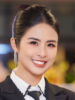 Hoa hậu Ngọc Hân theo học thạc sĩ ở tuổi 34