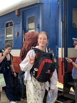Sạt lở hầm đường sắt Đèo Cả: Chuyển tải khách từ ga Tuy Hòa đến ga Giã