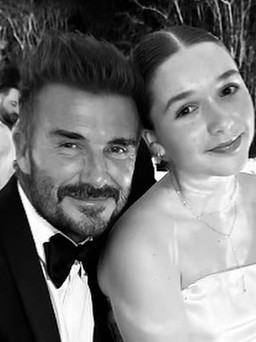 Beckham khoe ảnh bên con gái út xinh đẹp