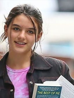 Con gái Tom Cruise bước sang tuổi 18, vẫn bị cha xa lánh
