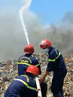 Cháy bãi rác lớn nhất tỉnh Vĩnh Long