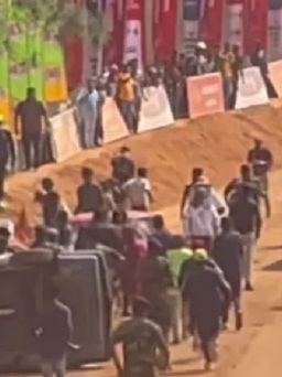 Xe đua lao vào khán giả làm nhiều người chết ở Sri Lanka
