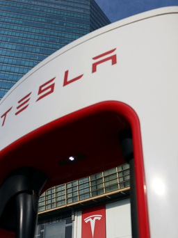 Tesla giảm giá bán xe điện trên toàn cầu