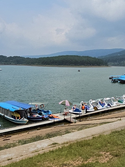 Trước 25.4 phải chấm dứt hoạt động dịch vụ trên mặt nước thắng cảnh hồ Tuyền Lâm
