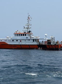 Tàu kéo và sà lan bị chìm trên biển Lý Sơn: Lặn tìm nạn nhân thứ 5