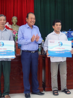 Chương trình 'Cùng ngư dân thắp sáng đèn trên biển' đến với tỉnh Thanh Hóa