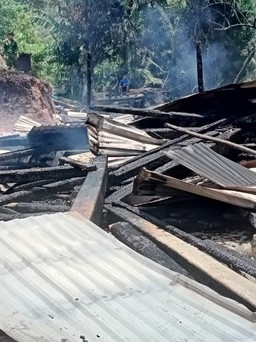 Chập điện, 3 ngôi nhà ở huyện vùng cao Quảng Nam bị thiêu rụi