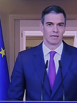 Sau 5 ngày suy nghĩ, Thủ tướng Tây Ban Nha quyết định không từ chức 