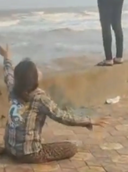 Nam Định: Một du khách bị đuối nước mất tích tại bãi tắm tự phát