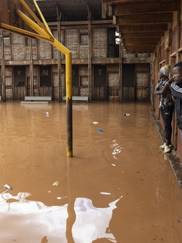 Vỡ đập ở Kenya, 42 người chết