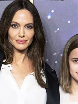 Angelina Jolie và con gái đóng vở nhạc kịch The Outsiders trên sân khấu Broadway