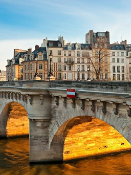 Dừng chân tại các cây cầu được nhiều du khách yêu thích tại Pháp