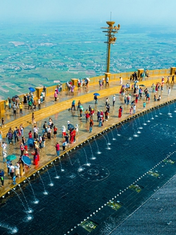 Núi Bà Đen cán mốc 3 triệu du khách đúng dịp lễ 30.4