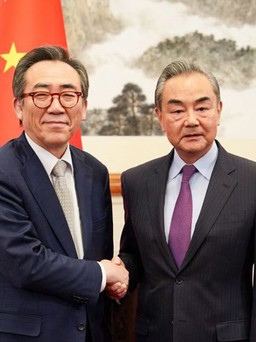 Tới Trung Quốc lần đầu sau 6 năm, Ngoại trưởng Hàn Quốc nói gì?