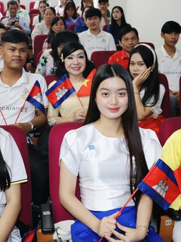 Gia đình Việt nhận đỡ đầu 162 sinh viên Lào, Campuchia