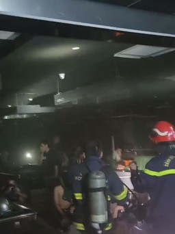 Giải cứu hơn 50 người trong vụ cháy phòng gym ở Hà Nội