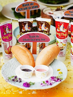 Bánh mì chấm sữa - nét văn hóa ẩm thực Việt