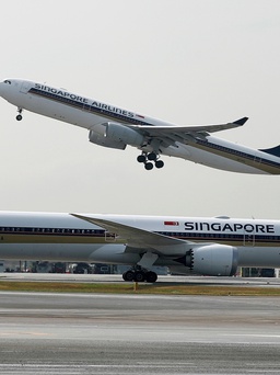 Máy bay Singapore hạ cánh khẩn do nhiễu động, 1 người chết và 30 người bị thương