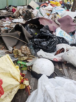 Bãi rác tự phát gây nhếch nhác đường phố