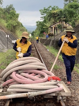 Khẩn trương khắc phục sạt lở hầm đường sắt Chí Thạnh