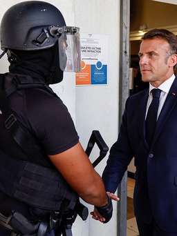 Tổng thống Pháp đến New Caledonia giữa bạo loạn