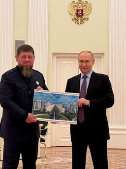 Lãnh đạo Chechnya gặp Tổng thống Putin, đề nghị tăng thêm quân đến Ukraine