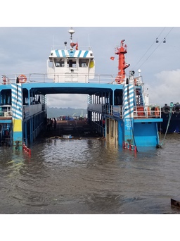 Hải Phòng: Phà Đồng Bài đi ra đảo Cát Bà gặp sự cố bị ngập nước