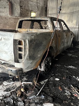Quảng Bình: Cháy xưởng nội thất, ô tô cháy trơ khung