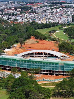 Thu hồi giấy phép xây dựng tầng hầm tòa nhà câu lạc bộ golf trong Đồi Cù
