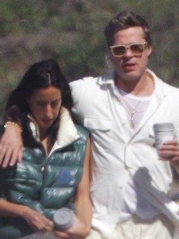 Brad Pitt tình tứ bên bạn gái kém 29 tuổi