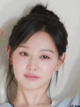 Kim Ji Won bận rộn sau 'Nữ hoàng nước mắt'