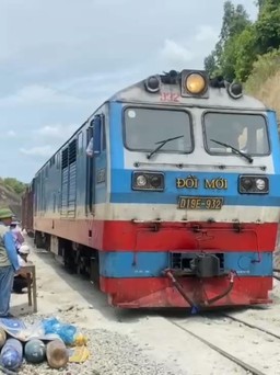 Hầm đường sắt Chí Thạnh hoạt động trở lại sau sạt lở