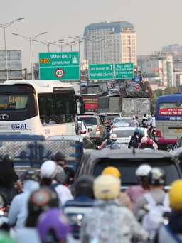Vì sao sáng Hà Nội thông xe cầu vượt 342 tỉ, chiều vẫn xảy ra ùn tắc?