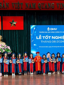 Trường ĐH Hùng Vương TP.HCM tổ chức lễ tốt nghiệp cho các tân cử nhân
