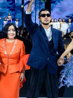 Vietnam International Fashion Week đánh dấu 10 năm bằng BST mở màn của Võ Công Khanh