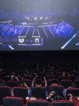 Hàng trăm khán giả đổ xô xem chung kết game VALORANT ở rạp chiếu phim